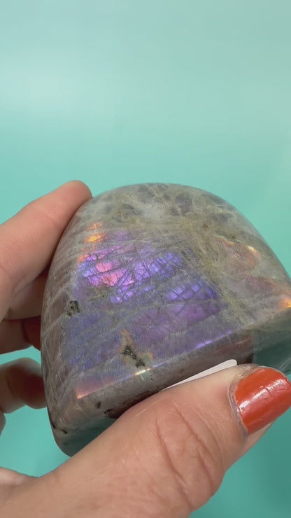 Hot pink flash labradorite Q