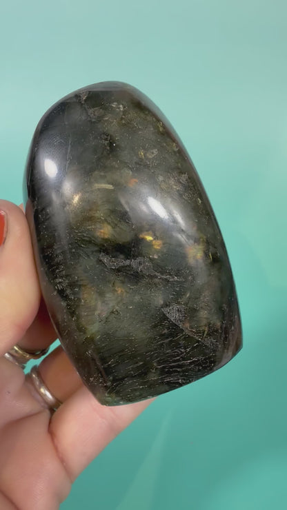 Stunning flashy labradorite Freeform S