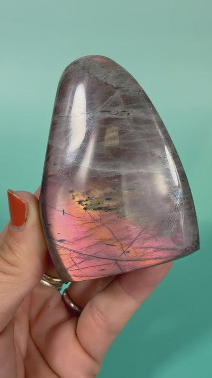 Purple flash labradorite Freeform U