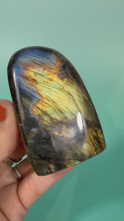 Stunning flashy labradorite Freeform S