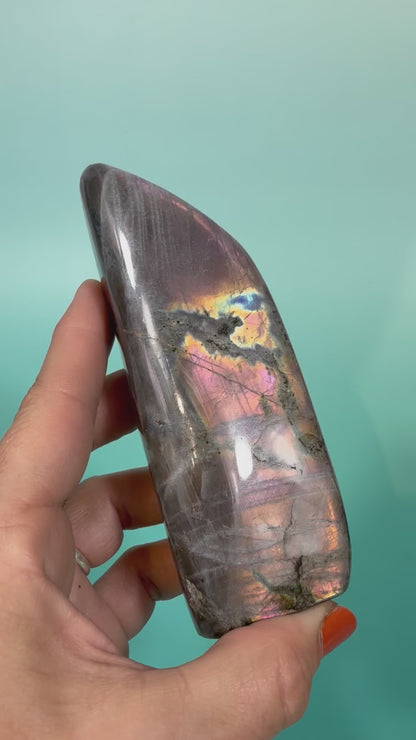 Gorgeous peach/pink flash labradorite Freeform L